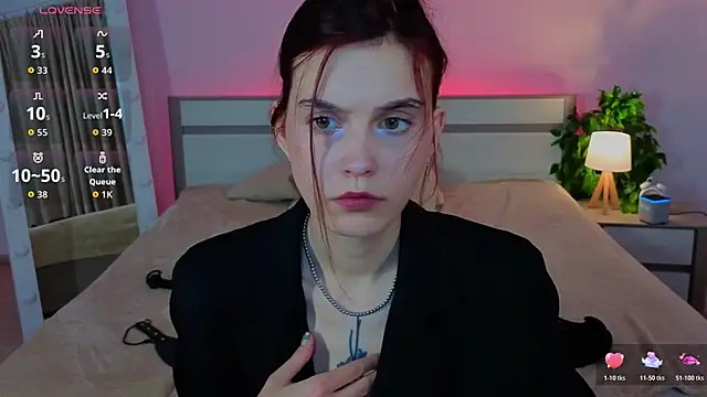 Snapshot of SusieMorris chatting on November 10, 9:41 am SusieMorris online show from November 10, 9:41 am