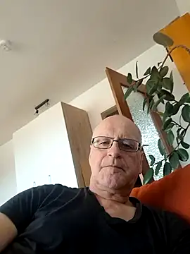 Milkasahne64 online show from October 18, 8:37 am