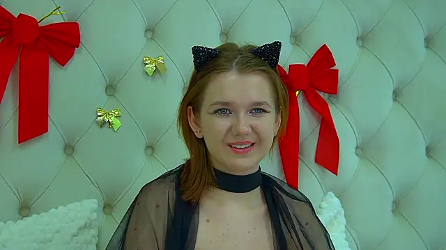 Snapshot of LessySmith chatting on December 22, 2:16 pm LessySmith online show from December 22, 2:16 pm
