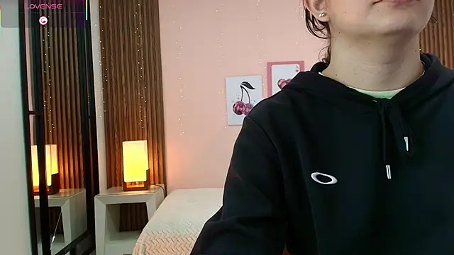 alina martinelli online show from April 8, 11:43 am