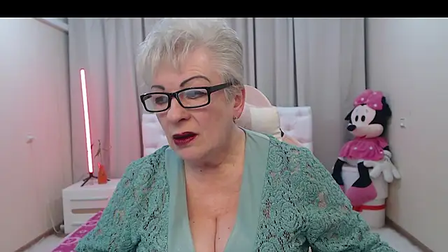 KayleSmoll online show from April 18, 6:45 pm