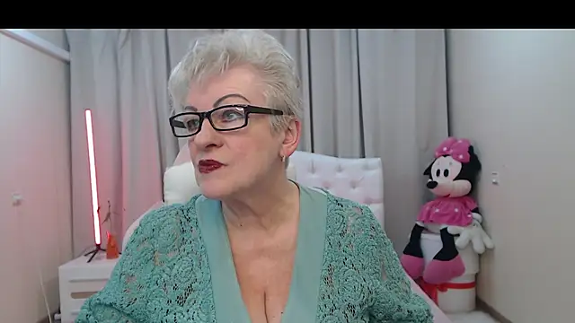 Snapshot of KayleSmoll chatting on April 21, 7:06 pm KayleSmoll online show from April 21, 7:06 pm
