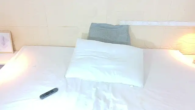 Shamiraa moore online show from October 1, 8:26 pm