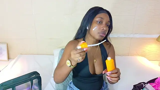 Shamiraa moore online show from October 18, 1:45 pm