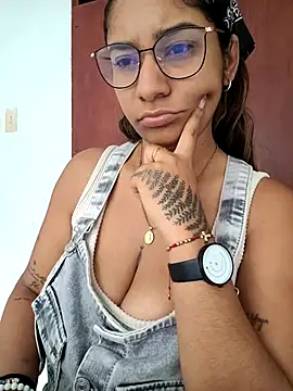 Snapshot of Sofythom1 chatting on February 1, 6:06 pm Sofythom1 online show from February 1, 6:06 pm