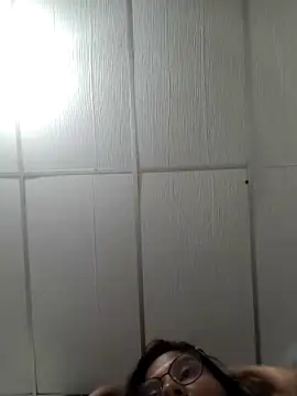 Snapshot of Sofythom1 chatting on May 8, 3:12 am Sofythom1 online show from May 8, 3:12 am