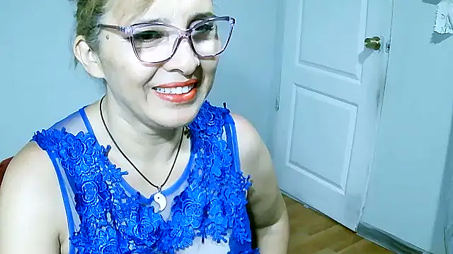 leona- online show from February 15, 11:25 pm