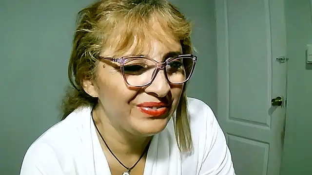 leona- online show from February 20, 1:25 am