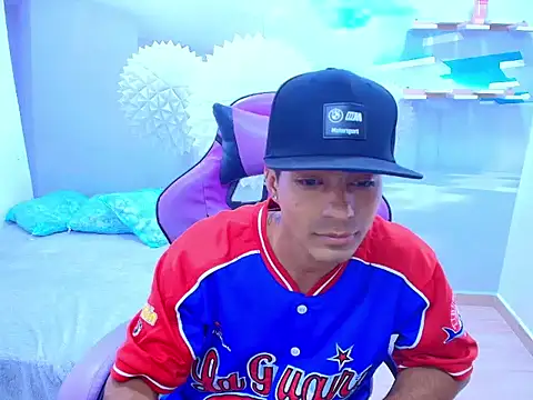 Snapshot of Aaron-00 chatting on January 15, 9:51 pm Aaron-00 online show from January 15, 9:51 pm