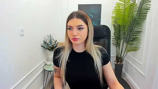 SelenaeMoore online show from October 5, 7:45 pm