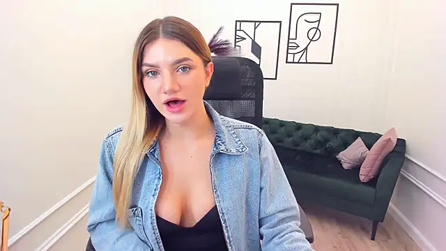 SelenaeMoore online show from October 12, 8:08 pm