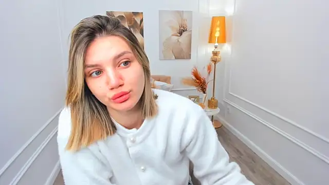 SelenaeMoore online show from April 11, 3:44 am