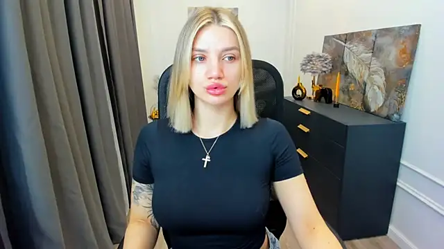 SelenaeMoore online show from April 19, 3:39 am