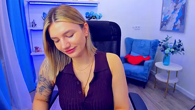 SelenaeMoore online show from May 13, 3:37 am