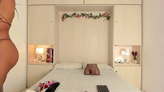 Snapshot of KendallRosse1 chatting on February 24, 12:36 pm KendallRosse1 online show from February 24, 12:36 pm