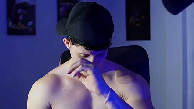 Snapshot of Hazzan_Velez chatting on December 1, 6:13 pm Hazzan Velez online show from December 1, 6:13 pm