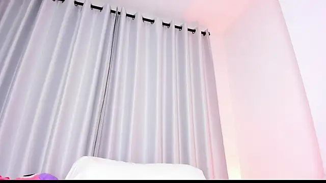 Snapshot of abbyfoxx_ chatting on December 8, 7:05 am abbyfoxx online show from December 8, 7:05 am