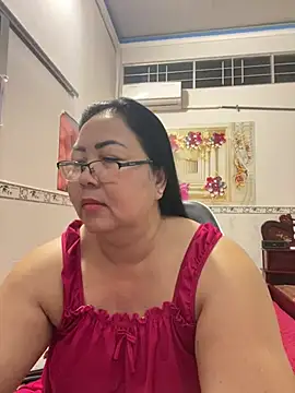 Snapshot of NDith chatting on June 14, 8:11 pm NDith online show from June 14, 8:11 pm