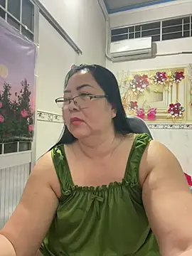 Snapshot of NDith chatting on June 18, 9:41 pm NDith online show from June 18, 9:41 pm