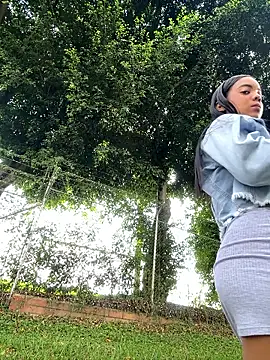 NAUGHTY LITTLE 18 online show from January 7, 9:06 pm