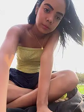 NAUGHTY LITTLE 18 online show from April 4, 10:29 pm