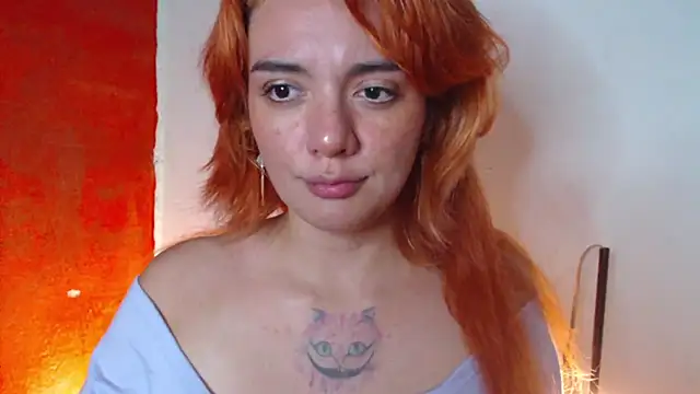 Snapshot of kitten_sweet chatting on December 8, 12:18 am kitten sweet online show from December 8, 12:18 am