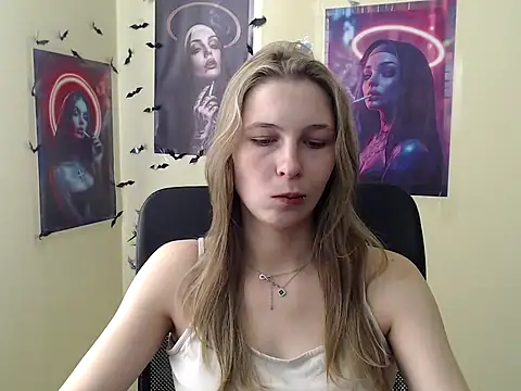 StrangerGi online show from April 4, 6:00 am