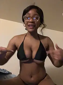 Snapshot of summerspeacee chatting on February 19, 11:28 am summerspeacee online show from February 19, 11:28 am