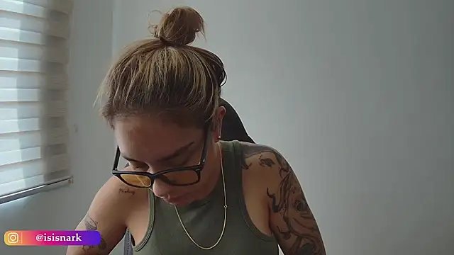 Snapshot of Isis69_ chatting on January 7, 7:05 pm Isis69 online show from January 7, 7:05 pm