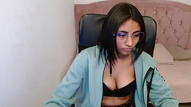 shaneelle online show from February 8, 6:12 am