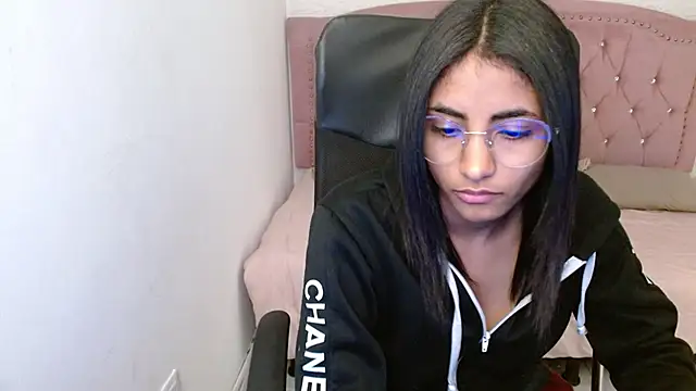 shaneelle online show from February 14, 6:12 am