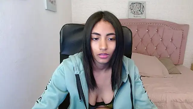 shaneelle online show from February 17, 3:15 am