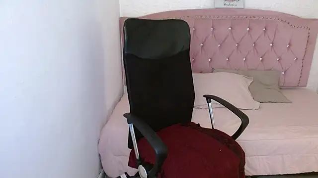 shaneelle online show from February 21, 6:18 am