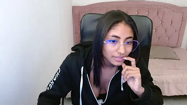 shaneelle online show from February 28, 9:25 am