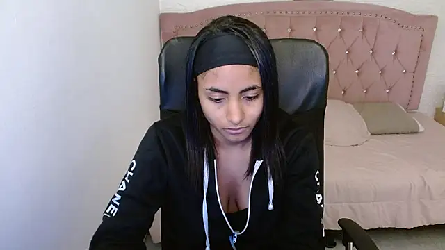 shaneelle online show from March 5, 6:23 am