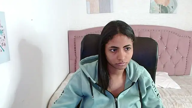 shaneelle online show from October 6, 3:26 am