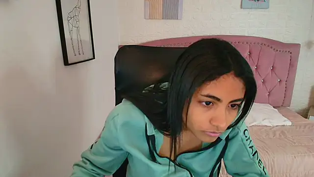 shaneelle online show from December 4, 3:05 am