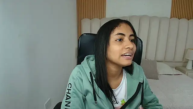 shaneelle online show from March 6, 3:03 am