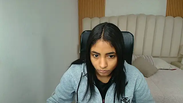 shaneelle online show from March 7, 3:03 am