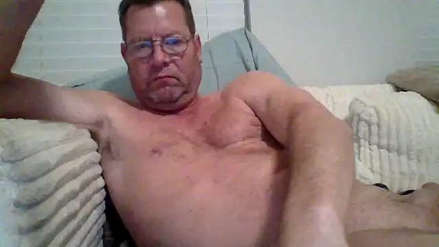Goldenbear3111 online show from April 30, 3:35 am
