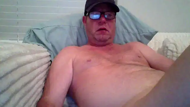 Goldenbear3111 online show from May 16, 2:19 am