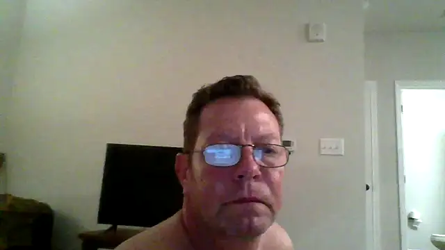 Goldenbear3111 online show from May 18, 4:18 am