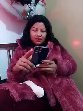 Snapshot of katymojadit chatting on January 12, 12:18 am katymojadit online show from January 12, 12:18 am