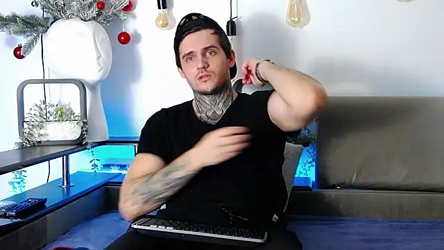 Snapshot of CarterCole chatting on January 14, 4:08 pm CarterCole online show from January 14, 4:08 pm