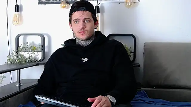 Snapshot of CarterCole chatting on March 3, 1:31 pm CarterCole online show from March 3, 1:31 pm