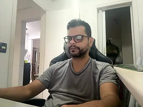 HornyBeachBoyBR online show from June 15, 1:02 pm