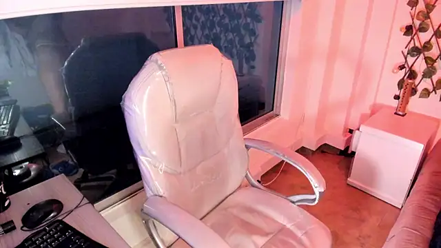 Snapshot of Vic_beckeer chatting on October 26, 4:40 am Vic beckeer online show from October 26, 4:40 am