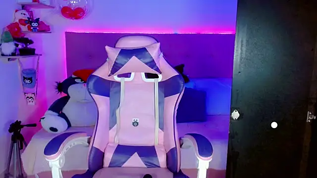 Snapshot of Kylie_brokee chatting on December 17, 12:12 am Kylie brokee online show from December 17, 12:12 am