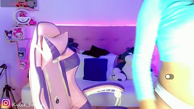 Snapshot of Kylie_brokee chatting on January 28, 9:08 pm Kylie brokee online show from January 28, 9:08 pm