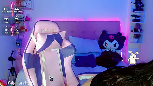 Snapshot of Kylie_brokee chatting on February 24, 9:09 pm Kylie brokee online show from February 24, 9:09 pm